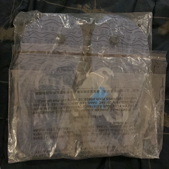 💦✏️🆓 with $30 purchase- NWT Children’s Place Shark Flip Flops - Size Youth 1-2 - Picture 5 of 7